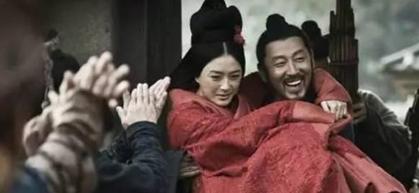 历史上都批判吕后狠毒，她只是靠自己的智慧胆识走到了最后而已！