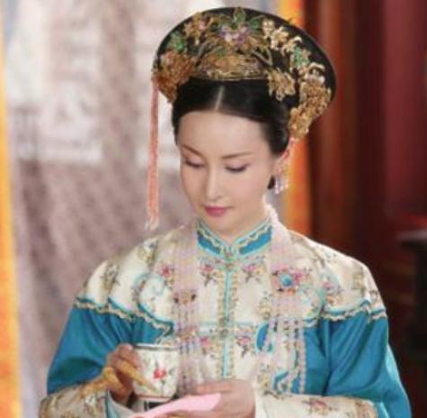 她为康熙产下皇<a href=https://www.lishiji.cn/lishi/9728/ target=_blank class=infotextkey>长子</a>，最后却被囚禁而死