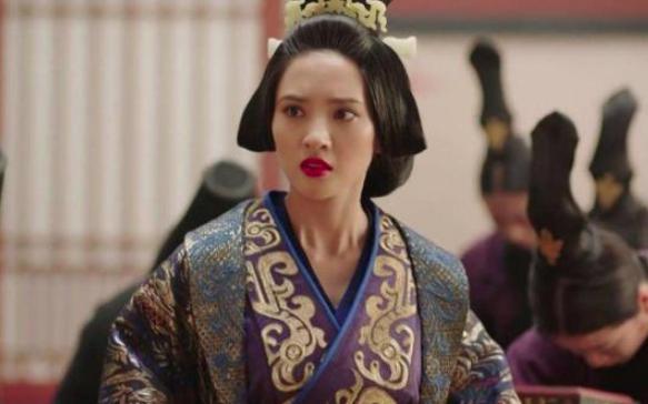 皇上和妃子聊天,皇后闯了进来,皇帝下令:砍了 皇上和妃子聊天,皇后闯了进来,皇帝下令:砍了