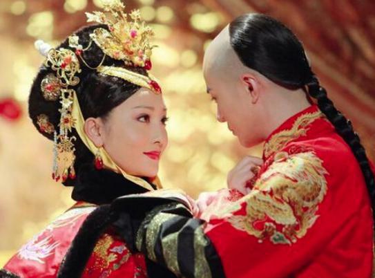 赫舍里氏十一岁嫁给康熙，生下了两位皇子