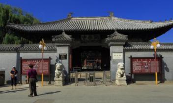 和珅的陵墓为什么有99道湾？和珅挖和陵的趣味小故事！