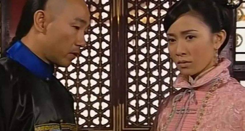 赫舍里氏入宫两年为什么会被连降三级？她做了什么