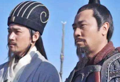 张飞在演义中与正史上的形象有何差别？是黑脸大将还是儒生？