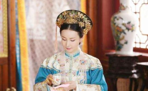 康熙后宫的一位妃子，为何请求处死亲生儿子？