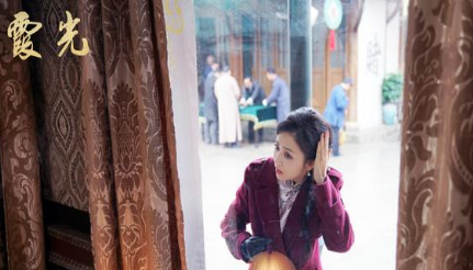 《霞光》首集播出之后，收视率便冲击到了2%前后