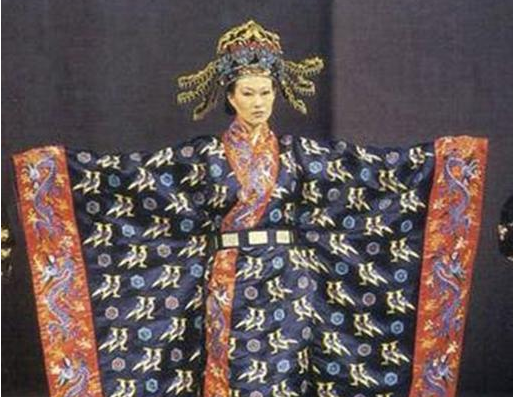 姐姐当上皇妃后,为何六亲不认?