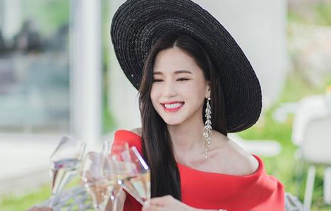 《顶级高校》主演有哪些人？讲了什么故事？