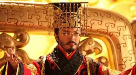 杨坚当上丞相以后，就开始了怎么篡夺北周大权的计划？
