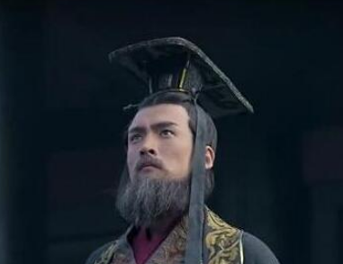 历史上秦始皇对文人的要读有何转变?为何会这样？