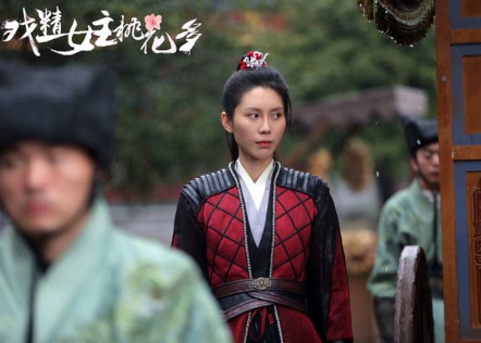 《戏精女主桃花多》讲述了什么故事?