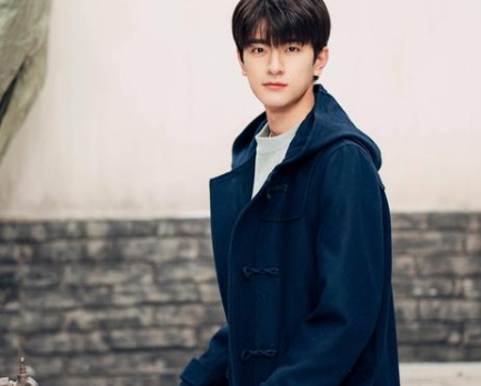 《昔有琉璃瓦》女主父母是做什么 男主的职业是什么