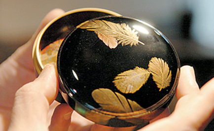 在古代哪本漆工专著中，叙述了有关髹饰工艺的各个方面？