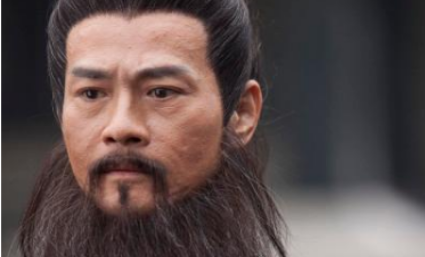 杨志作为杨家将的后人，他与谁对战时施展了杨家枪的绝技？