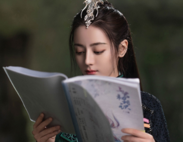 《与君初相识》迪丽热巴适合古装造型吗？
